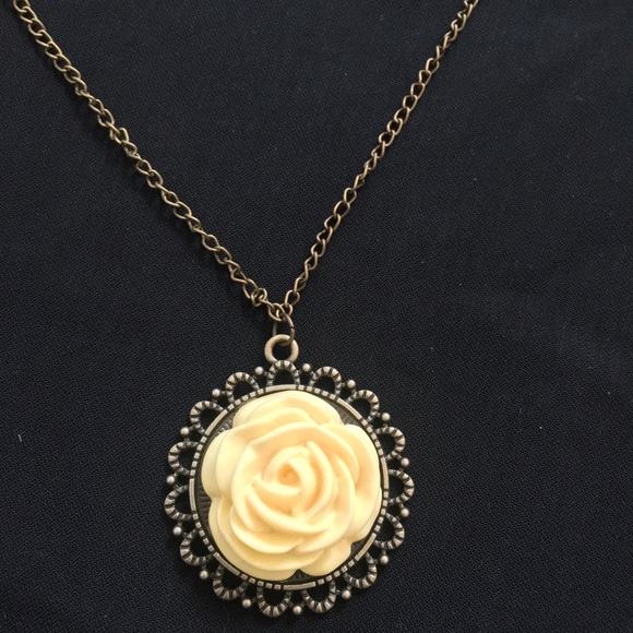 Vintage Look Necklace Yellow Rose - Picture 2 of 2